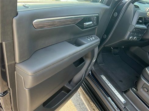 New 2025 Chevrolet Suburban Premier w/ Sun And Tow Package image 10