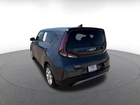 Used 2025 Kia Soul LX w/ LX Technology Package FWD image 11
