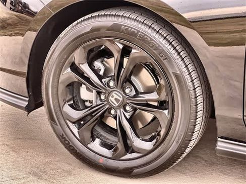 Certified 2025 Honda Accord SE image 9