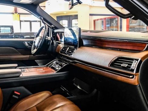Used 2022 Lincoln Navigator L Reserve image 13
