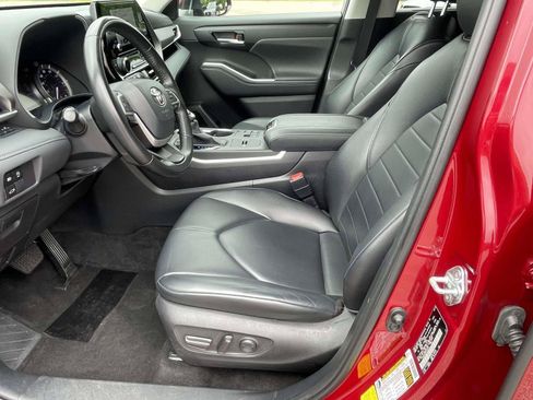 Used 2023 Toyota Highlander XLE FWD image 12