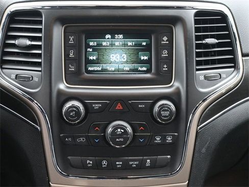 Used 2016 Jeep Grand Cherokee Limited image 24