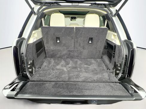 Used 2023 Land Rover Range Rover Long Wheelbase SE AWD/4WD image 28