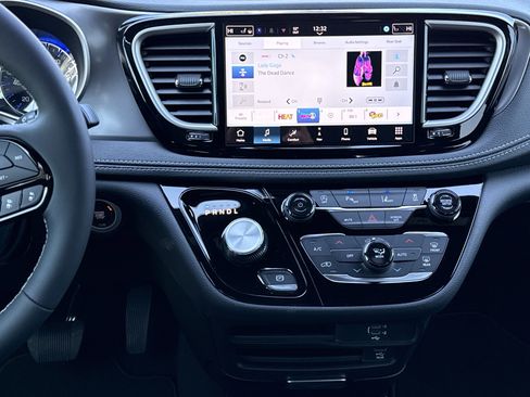 New 2026 Chrysler Pacifica Select image 24