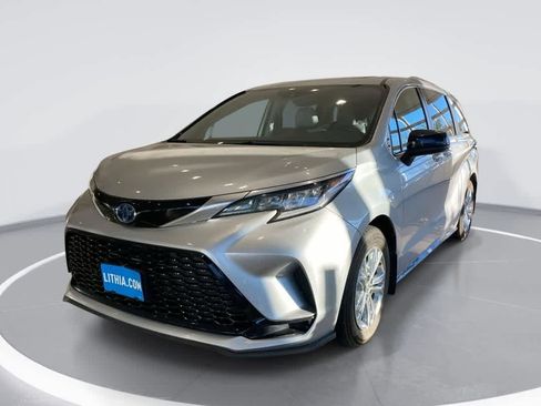 Used 2022 Toyota Sienna XSE AWD/4WD image 1
