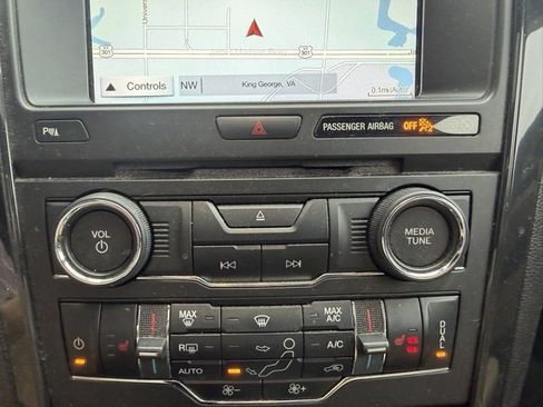 Used 2017 Ford Explorer XLT w/ Equipment Group 202A image 24