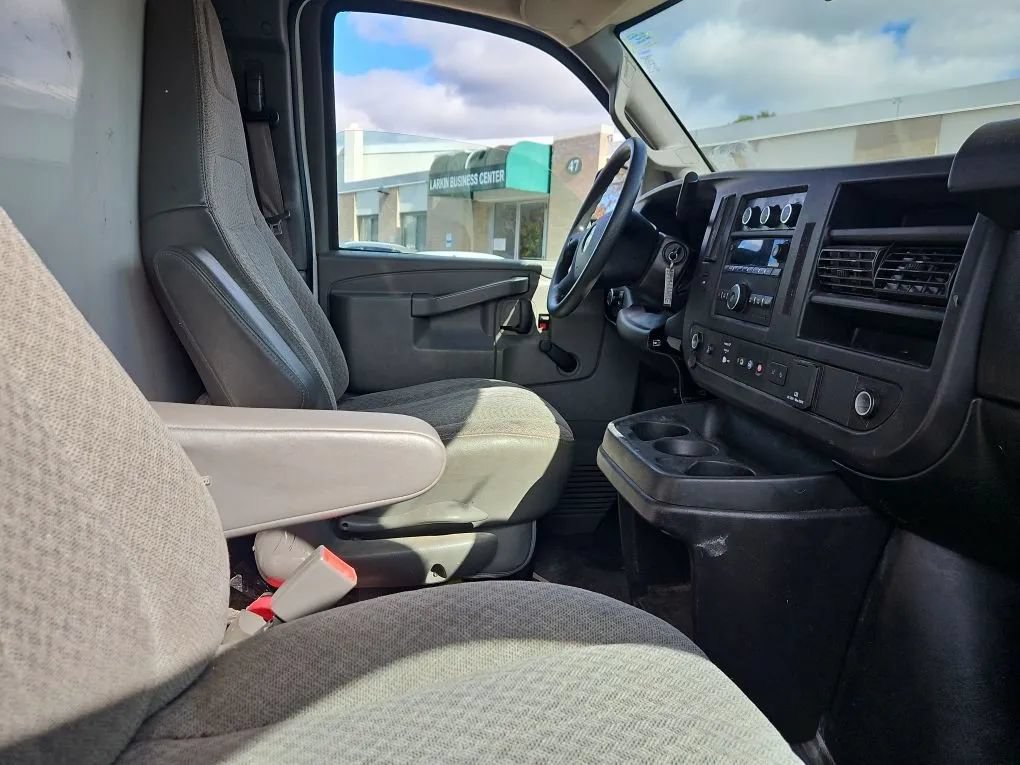 Used 2020 Chevrolet Express 3500 RWD image 6