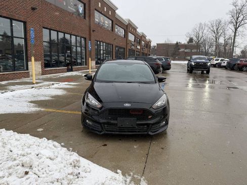 Used 2017 Ford Focus ST image 3