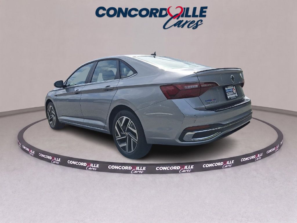 Used 2023 Volkswagen Jetta SEL FWD image 4