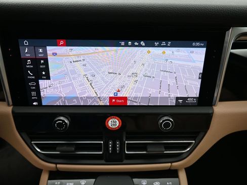 Certified 2025 Porsche Macan AWD/4WD image 20