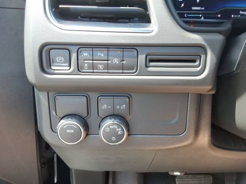 Certified 2023 Chevrolet Suburban LT w/ Luxury Package RWD image 36
