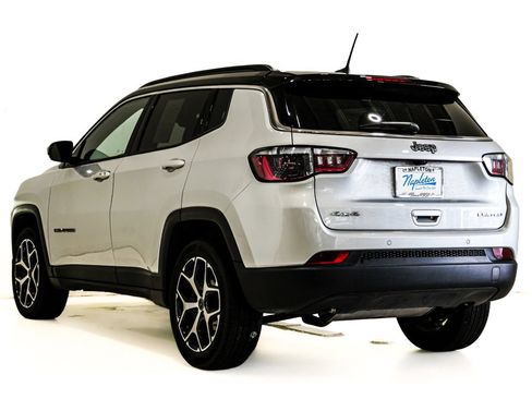 Used 2025 Jeep Compass Limited AWD/4WD image 8