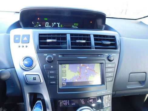 Used 2012 Toyota Prius V Three image 9