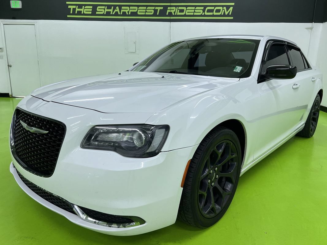 Used 2019 Chrysler 300 Touring w/ Sport Appearance Package RWD image 5