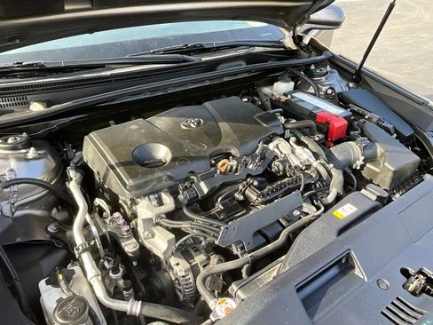 Used 2019 Toyota Camry LE image 9