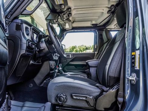 Used 2024 Jeep Wrangler Unlimited Sahara AWD/4WD image 43