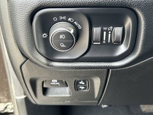 Used 2019 RAM 1500 Big Horn AWD/4WD image 18