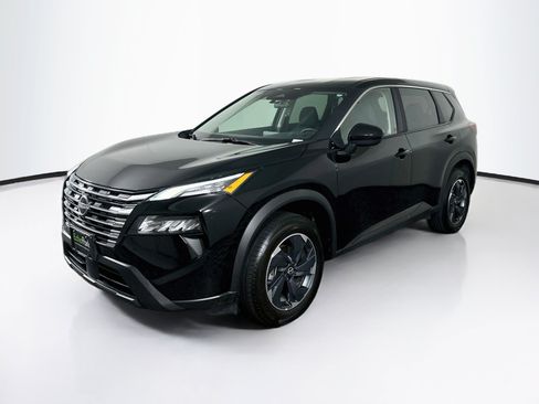Used 2026 Nissan Rogue SV FWD image 3