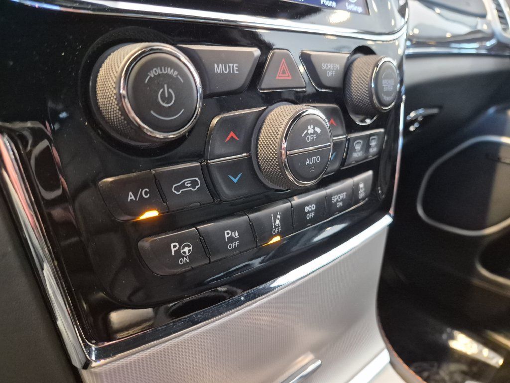 Used 2020 Jeep Grand Cherokee Summit AWD/4WD image 22