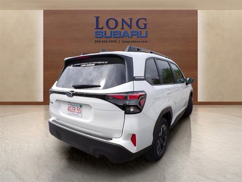 Used 2025 Subaru Forester Premium image 8