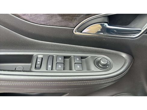 Used 2015 Buick Encore FWD image 19