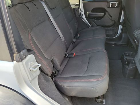 Used 2023 Jeep Wrangler Unlimited Rubicon image 18