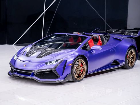 Used 2021 Lamborghini Huracan EVO RWD image 3