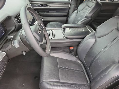 Used 2023 Jeep Wagoneer Series III w/ Preferred Equipment Group image 9