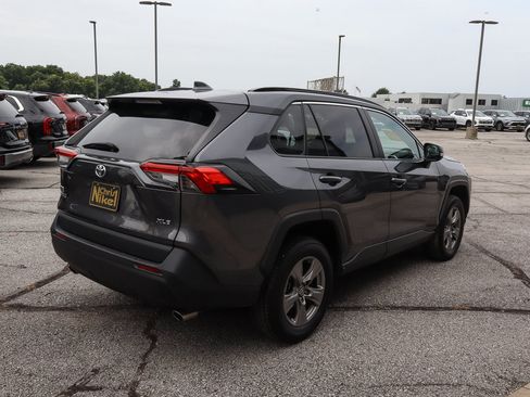 Used 2024 Toyota RAV4 XLE FWD image 4