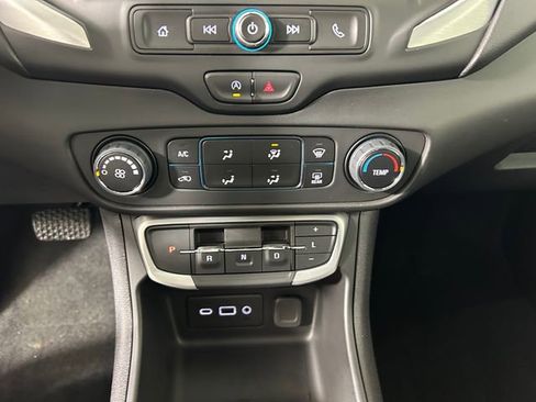 Used 2024 GMC Terrain SLE w/ Elevation Edition image 24