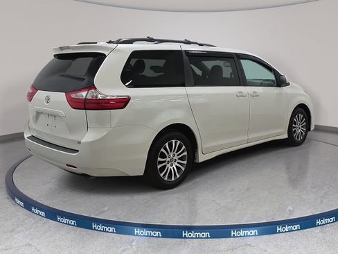 Used 2018 Toyota Sienna XLE w/ XLE Navigation Package FWD image 6
