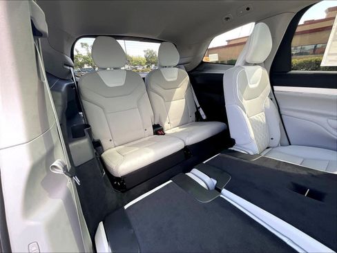 New 2025 Volvo EX90 Plus image 28