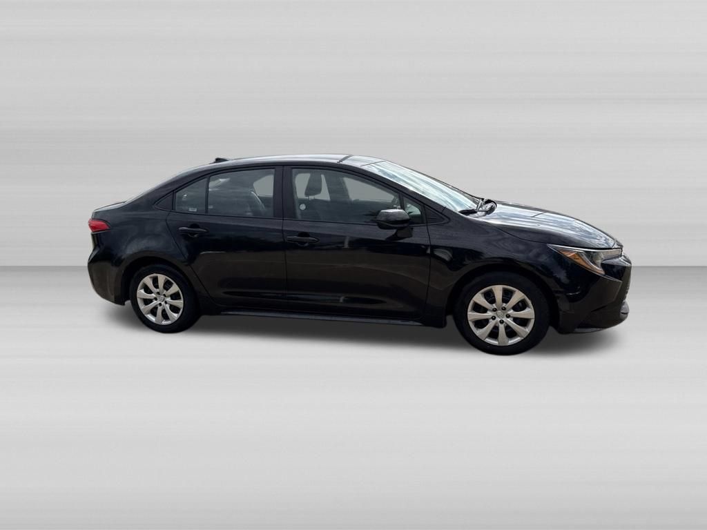 Used 2025 Toyota Corolla LE FWD image 3