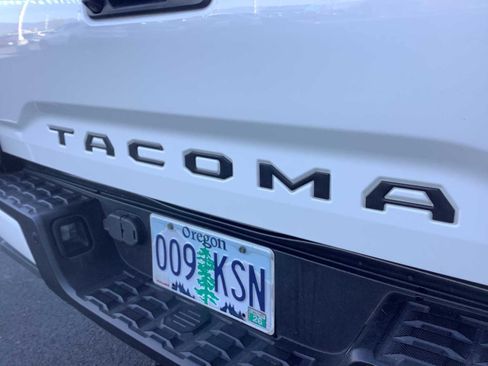 Used 2016 Toyota Tacoma TRD Off-Road image 6