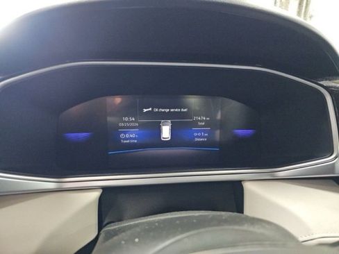 Used 2025 Volkswagen Taos SE AWD/4WD image 11