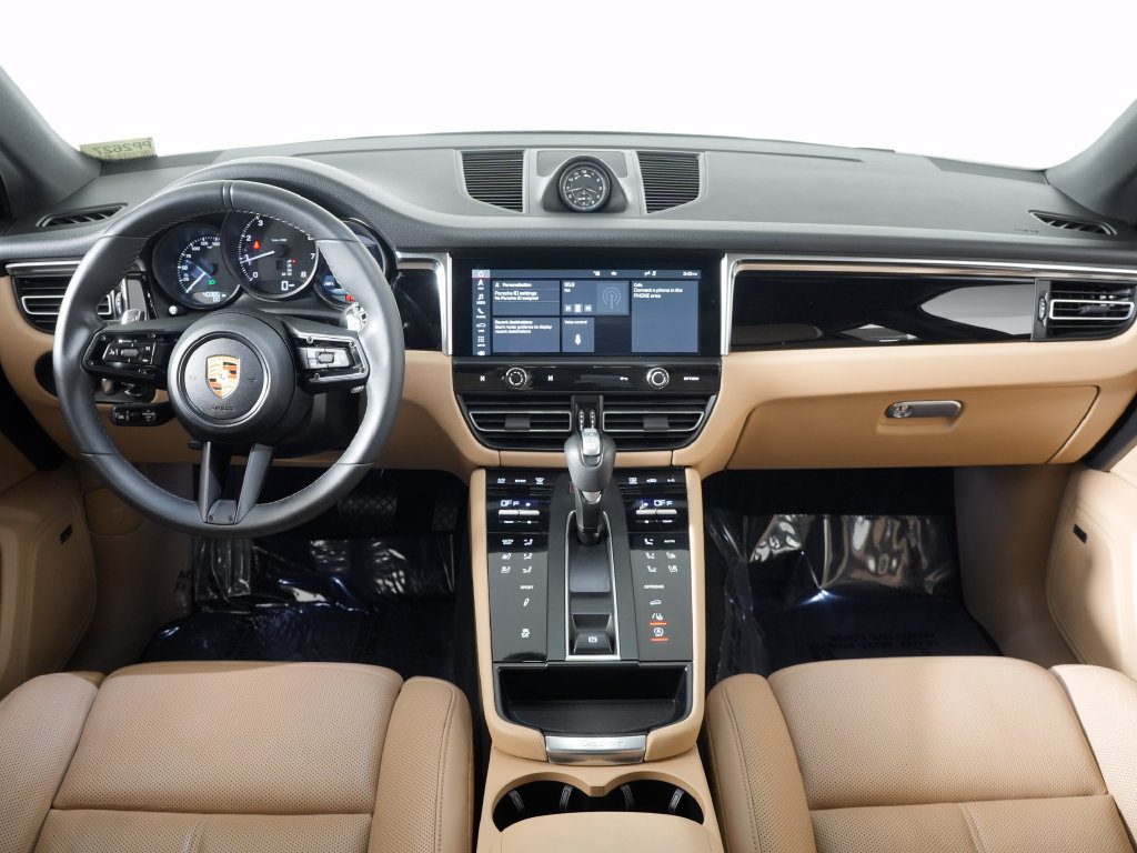 Certified 2024 Porsche Macan w/ Premium Plus Package AWD/4WD image 20