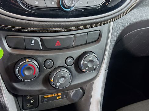 Used 2020 Chevrolet Trax LS image 24