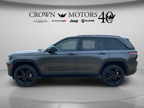 Used 2025 Jeep Grand Cherokee Limited w/ Luxury Tech Group II AWD/4WD image 10