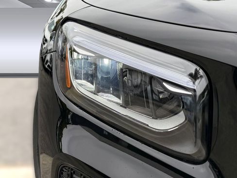 New 2026 Mercedes-Benz GLB 250 image 9