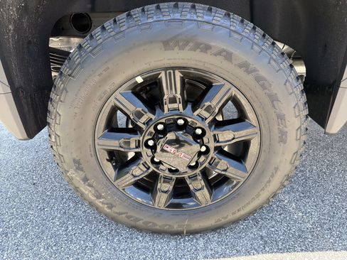 New 2026 GMC Sierra 2500 AT4 w/ AT4 Premium Plus Package AWD/4WD image 18