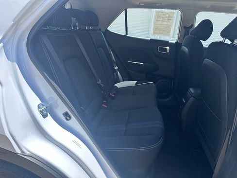 Used 2025 Hyundai Venue SEL FWD image 24