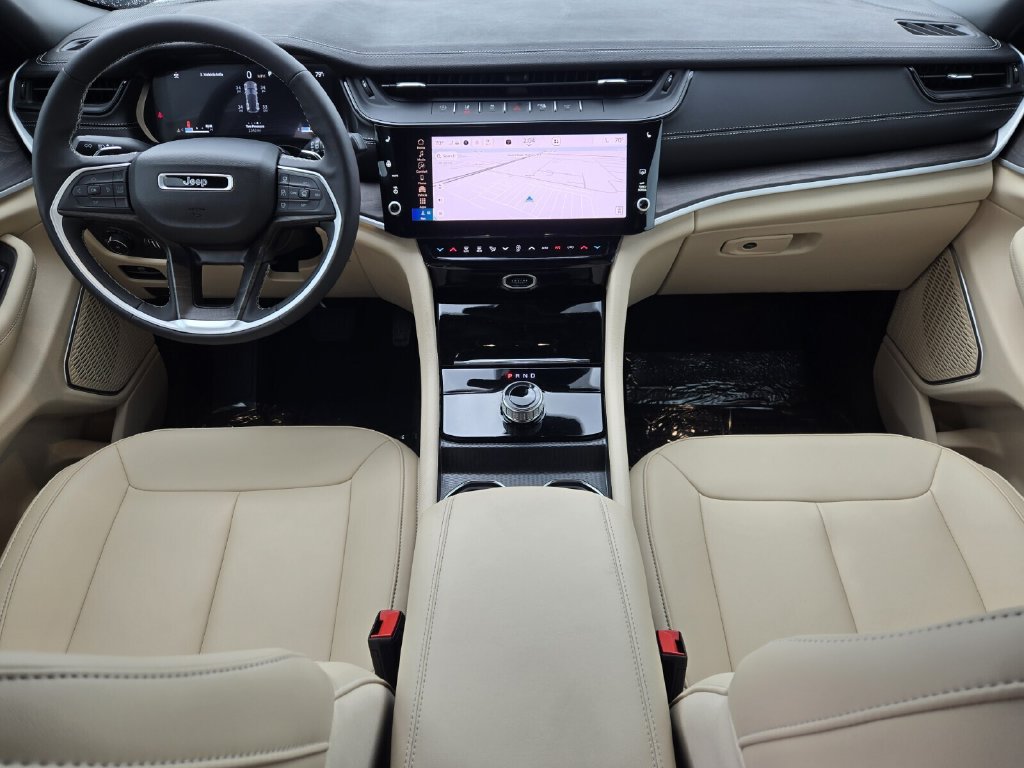 Used 2026 Jeep Grand Cherokee Limited RWD image 12