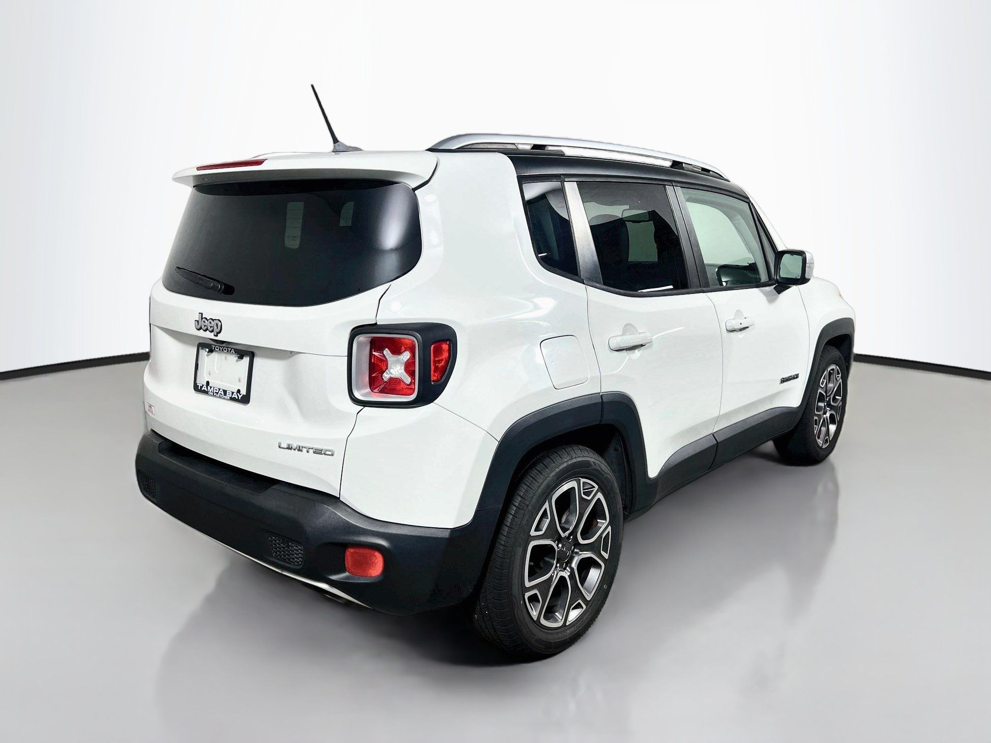 Used 2016 Jeep Renegade Limited FWD image 4