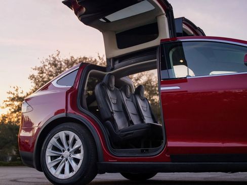 Used 2017 Tesla Model X 75D image 14