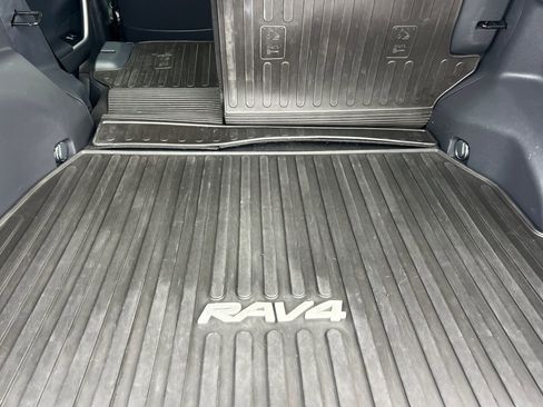 Used 2020 Toyota RAV4 Limited image 20