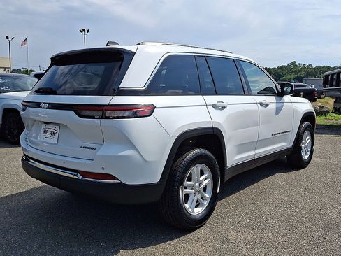 Used 2023 Jeep Grand Cherokee Laredo w/ Luxury Tech Group I AWD/4WD image 31