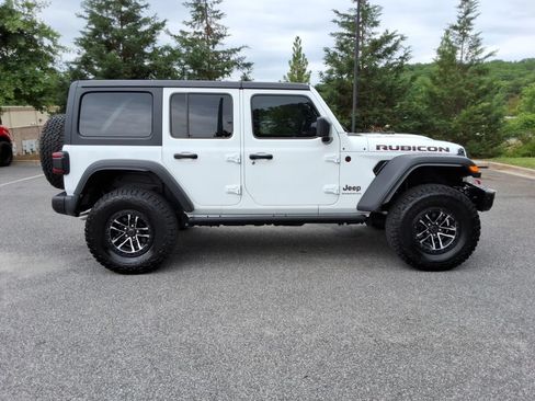 Used 2024 Jeep Wrangler Unlimited Rubicon w/ XTREMEE 35" Tire Package AWD/4WD image 4