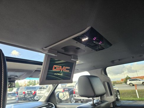 Used 2020 GMC Yukon XL SLT w/ Premium Edition image 6