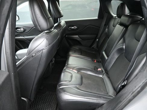 Used 2020 Jeep Cherokee Latitude Plus w/ Comfort/Convenience Group image 12