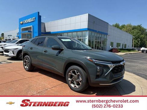 New 2026 Chevrolet Trax LT FWD image 1